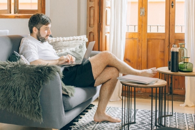 crujir las piernas sentado crujir las piernas sentado