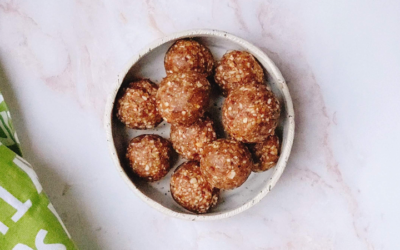 Bolitas de frutos secos, dátiles y canela