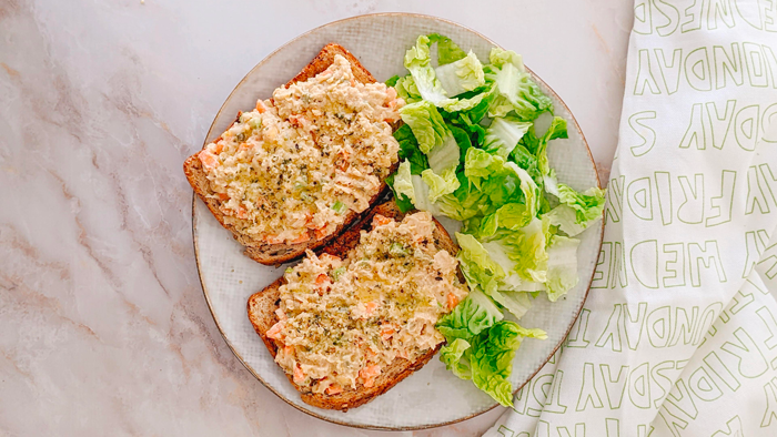 Tostada con ensalada de garbanzos