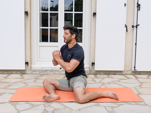 Ejercicio para la movilidad de cadera y columna Ejercicio para la movilidad de cadera y columna